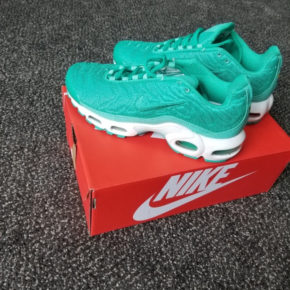 NIKE AIR MAX PLUS - Picture 6 of 7